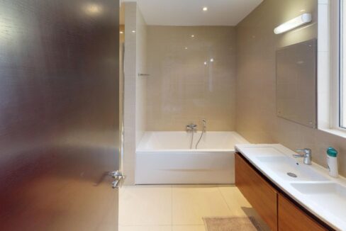 Al-Mouj-Almeria-North-3-Bedroom-Apartment-Bathroom