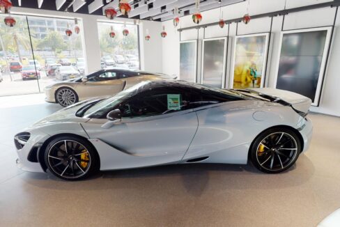 McLaren-Showroom-Oman-11152021_231321