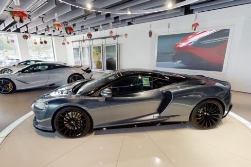 McLaren-Showroom-Oman-11152021_231355