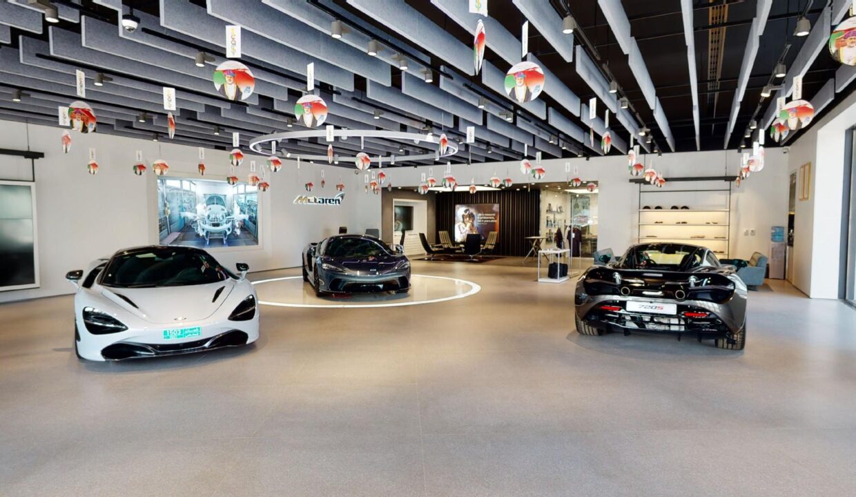 McLaren-Showroom-Oman-11202021_005426