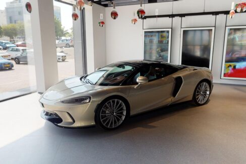 McLaren-Showroom-Oman-11202021_012459