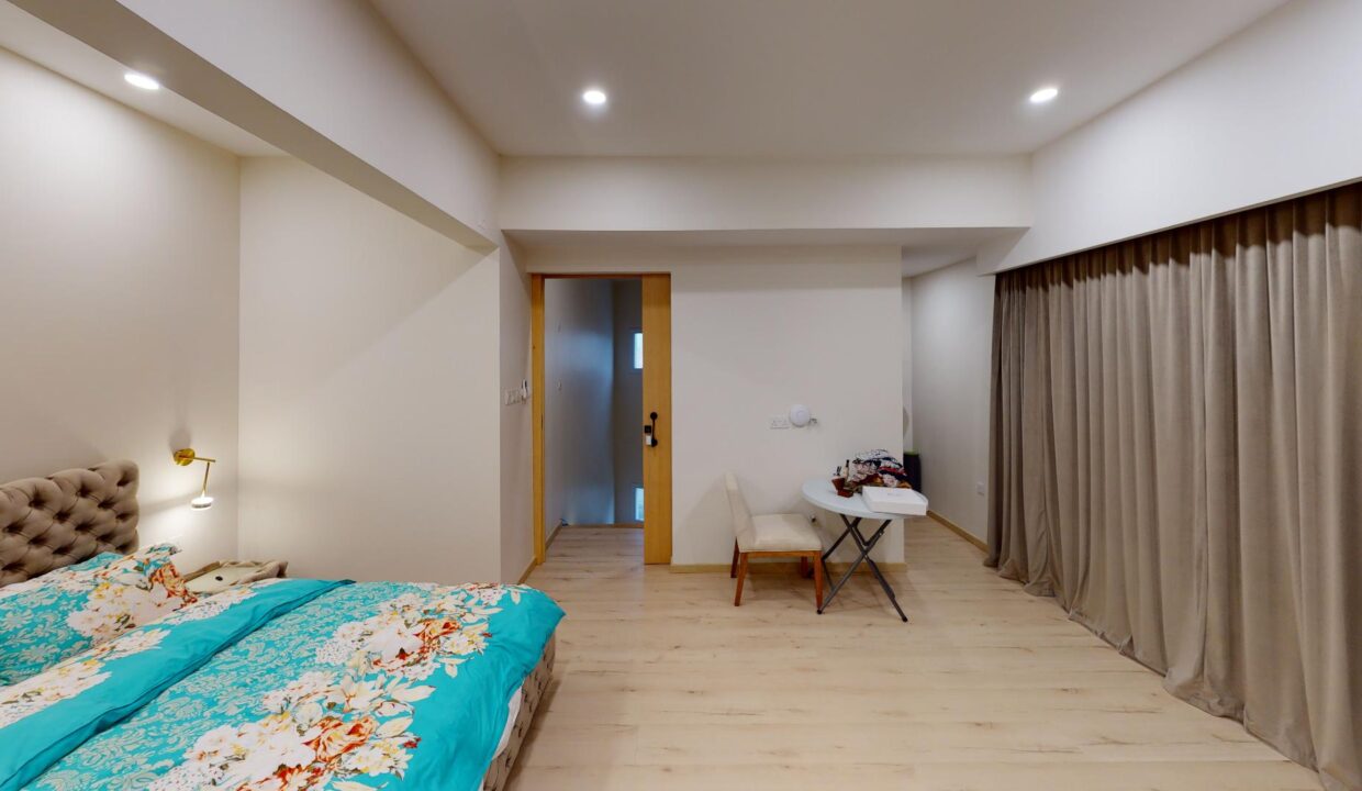 Sur-Al-Hadid-Complex-Mockup-Villa-Bedroom(1)