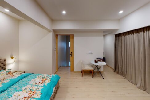 Sur-Al-Hadid-Complex-Mockup-Villa-Bedroom(1)