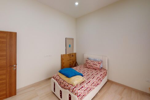 Sur-Al-Hadid-Complex-Mockup-Villa-Bedroom(9)